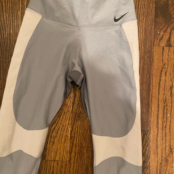 Nike stretch leggings very nice - Picture 2 of 4